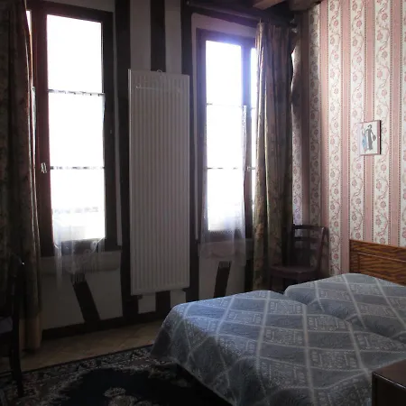 Stella Hotel *