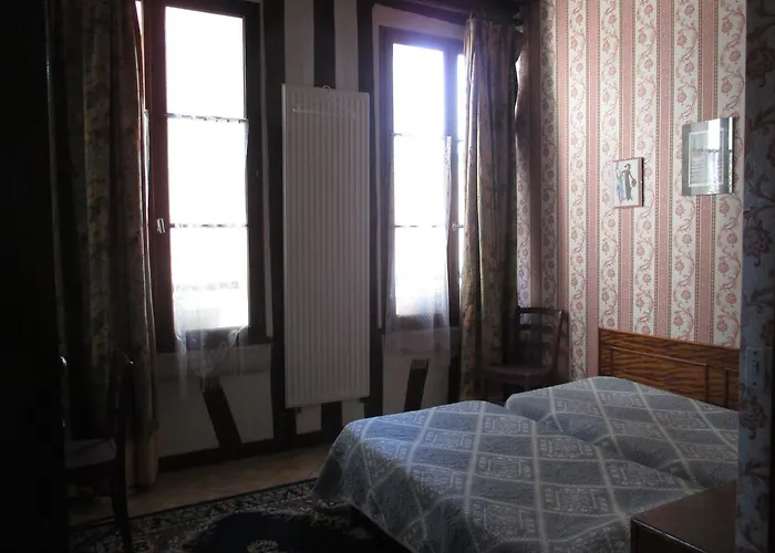 Stella Hotel *